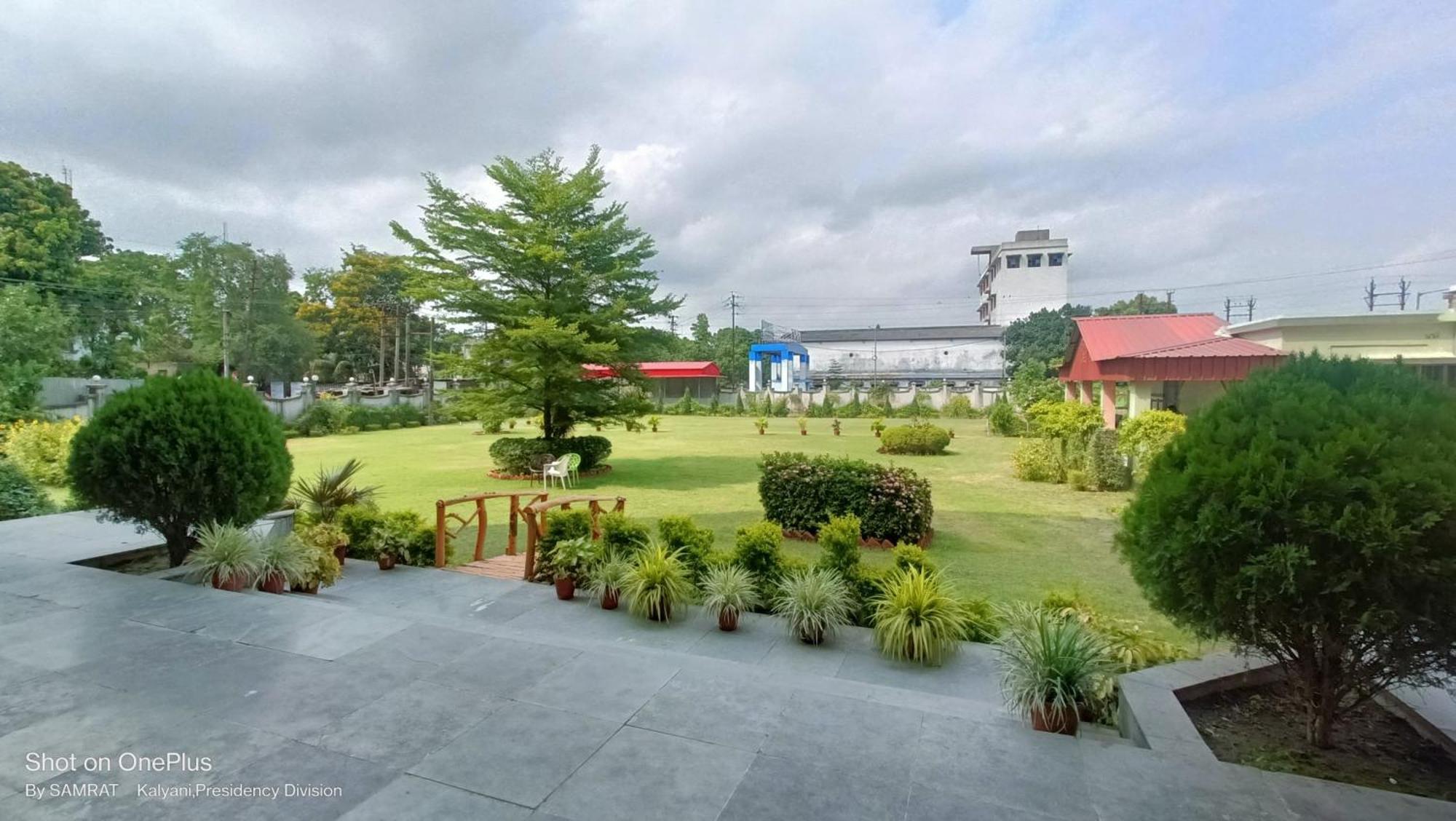 Trisplanet Hotel Kalyani Luaran gambar